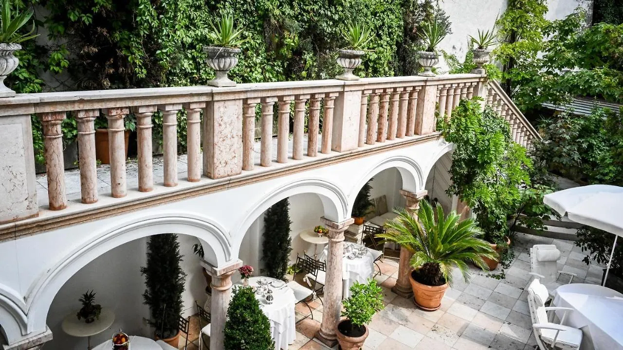 Hotel Opera München 4*,
